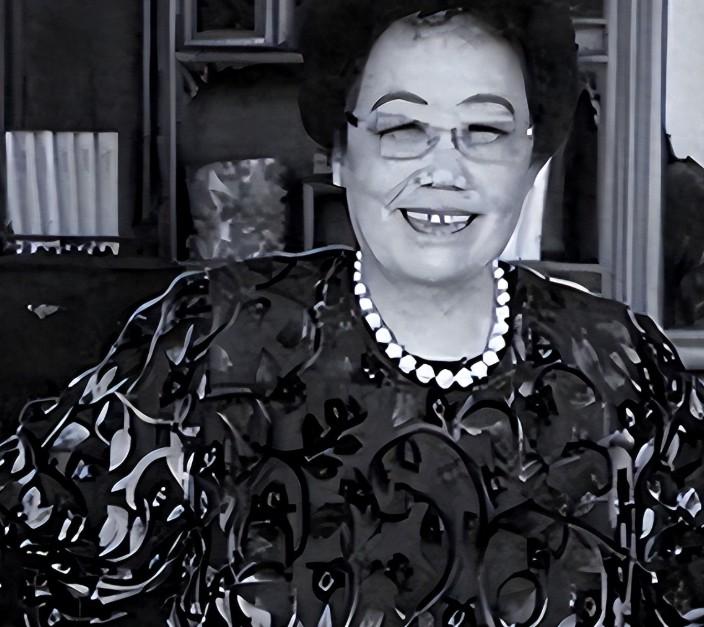 陈丽华留下别说一两百亿，就算留下两千亿，迟重瑞无后。 他这个年龄，到时候钱还