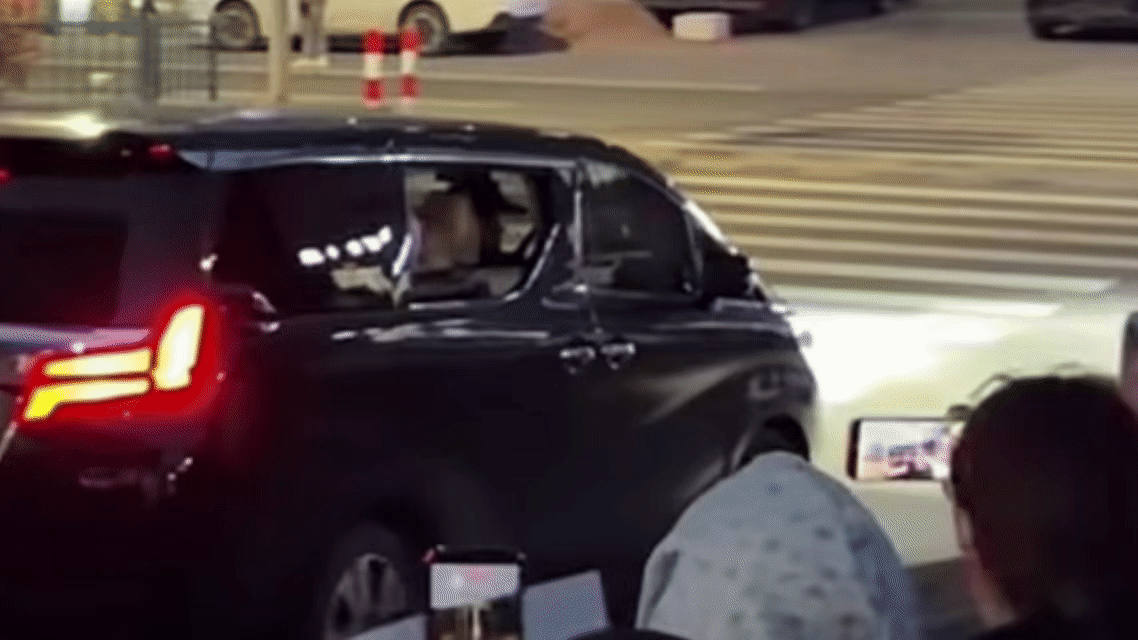 不是怎么又有人用闪光灯闪我孩子