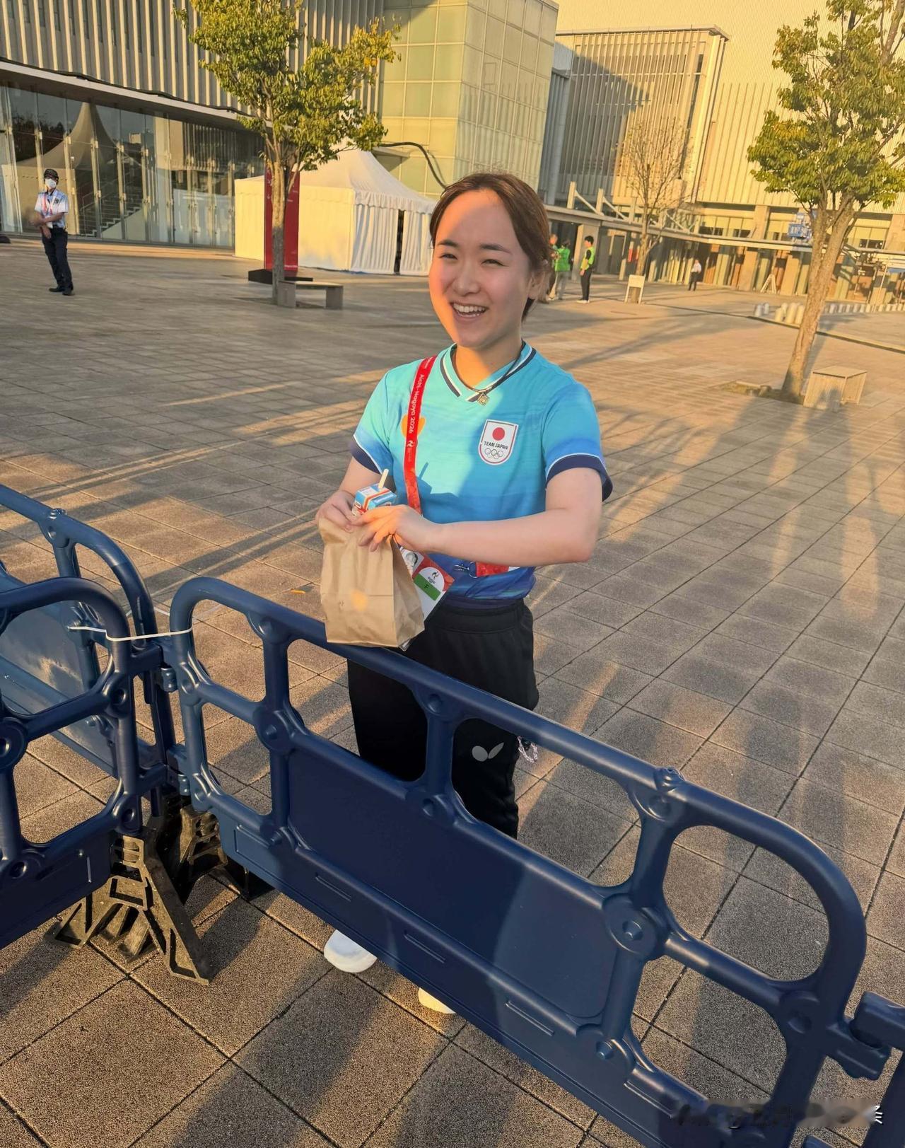 伊藤美诚以女团亚军、混团16强的成绩，结束了自己的第一次亚运会。教练和妈妈在