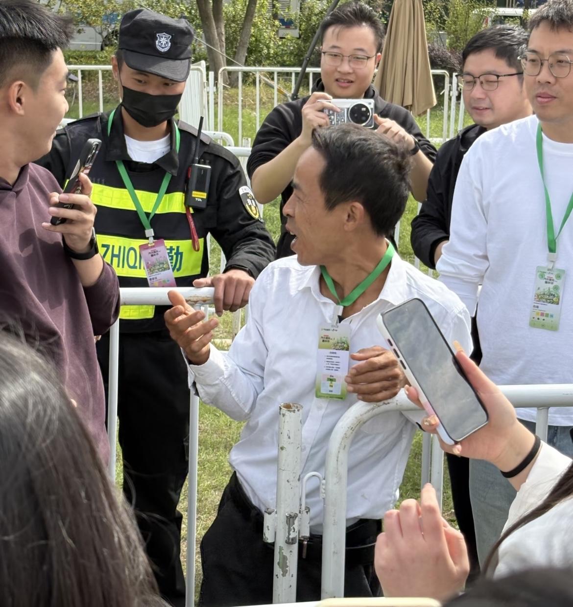 人啊，就是见不得别人比他好！社会最底层出身的鸡排哥，做梦都想不到如今抵制他的却