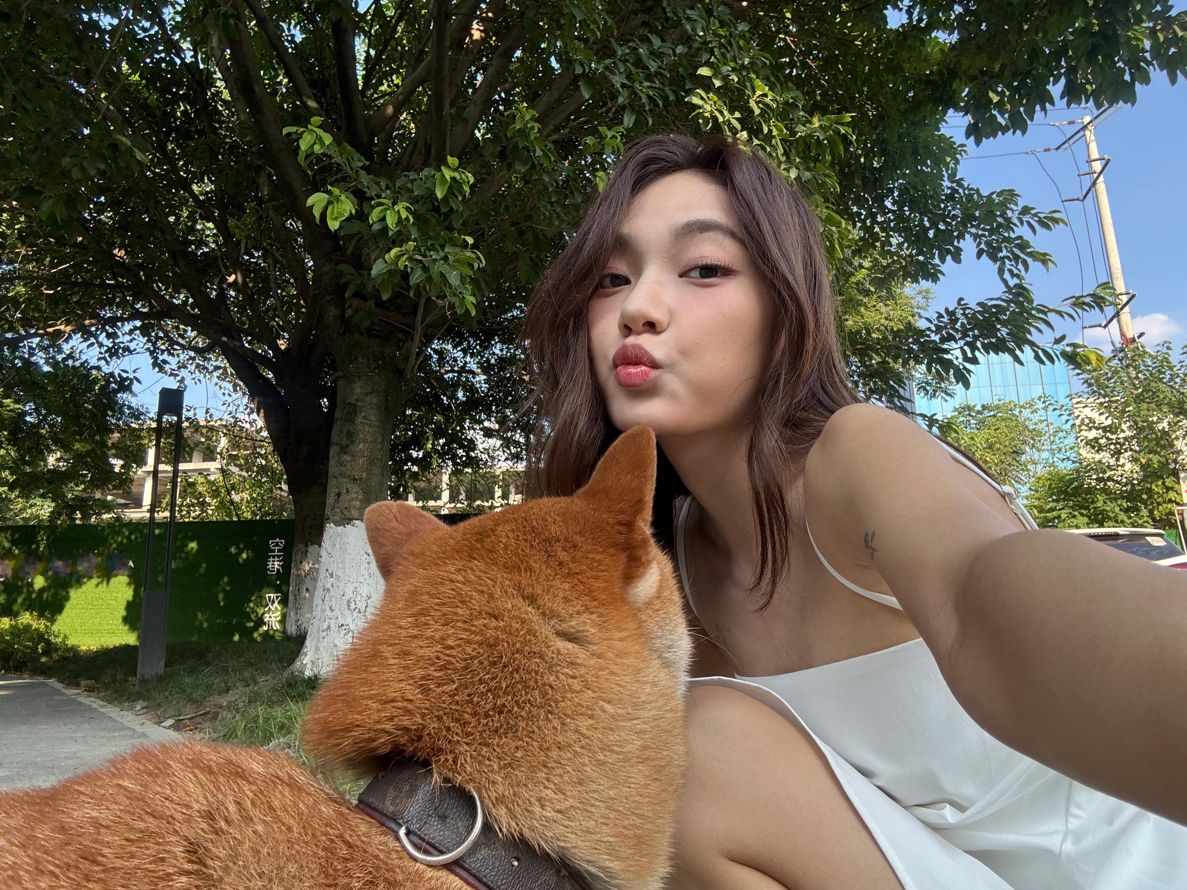 路上偶遇一只🐶也不知道谁的狗一直粘着我怪可爱的​​​
