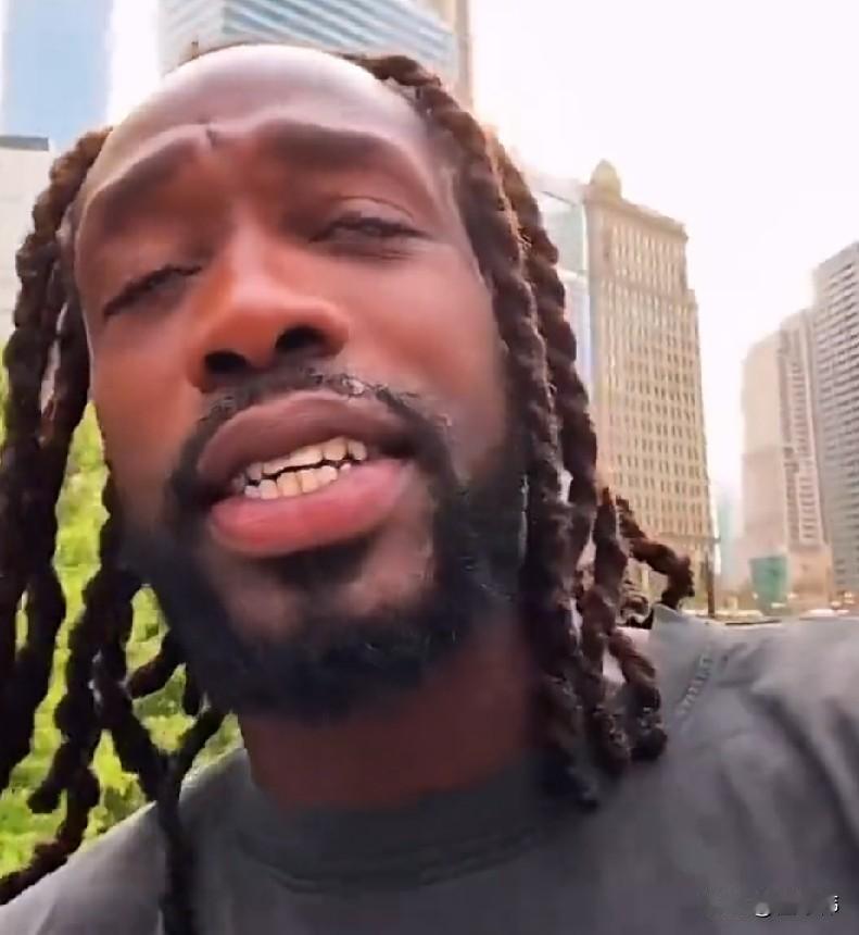 黑贝挺八卦的！贝弗利谈布克：“布克跟40岁的超模伊莲娜在一起交往了？这很有意