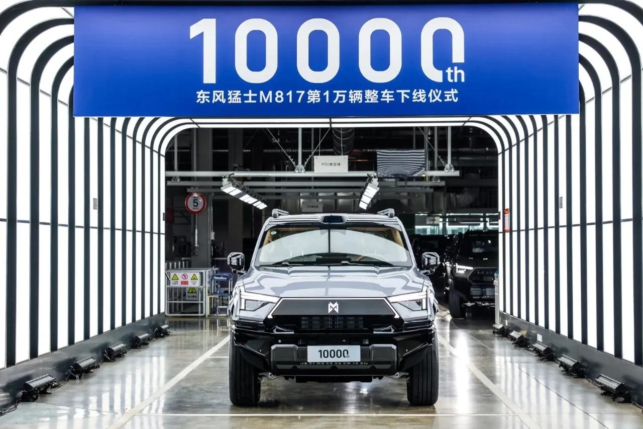 东风汽车新能源年销突破100万！东风猛士M817迎万辆里程碑！2025年1