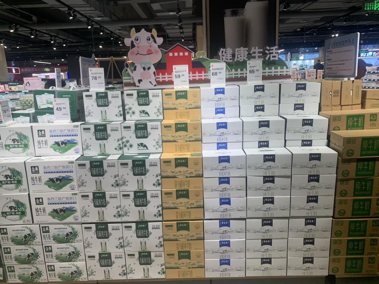 网购就是给穷人准备的，有钱人一般不会网购，都去实体店购买。我们老板娘就是，几乎不