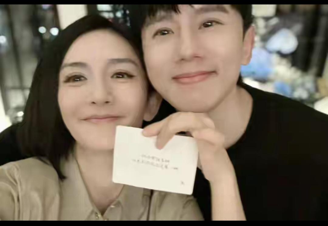 谁能想到，谢娜替老公讨公道，竟把尘封近20年的旧账全炸出来了！李雨桐爆料薛