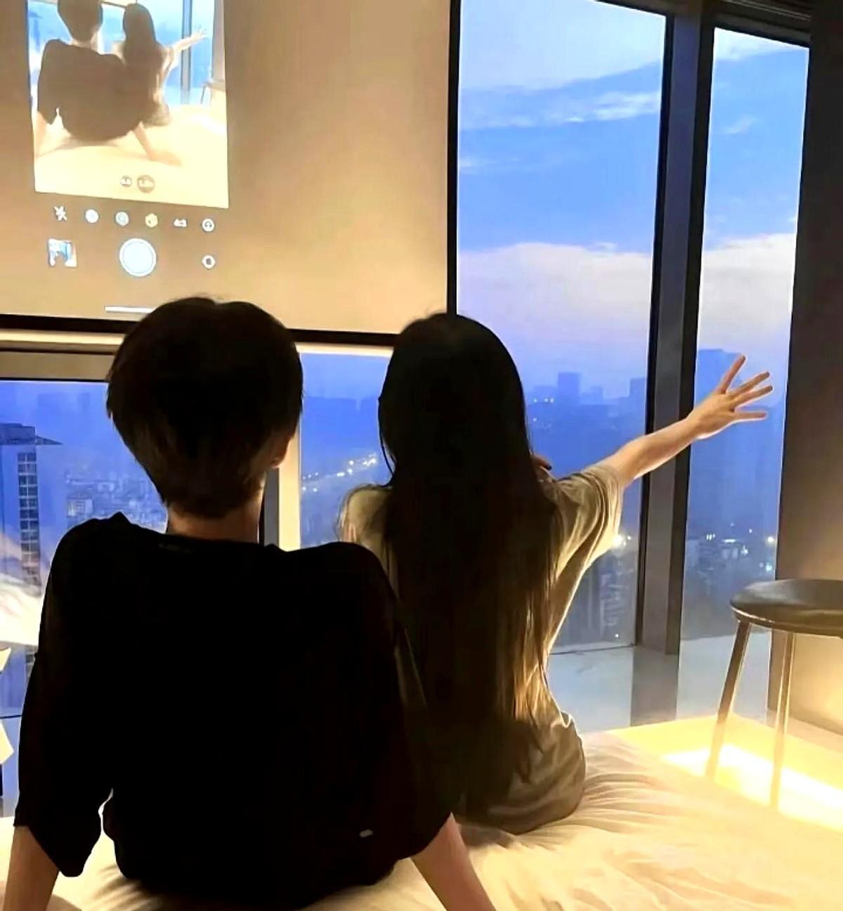 女：在干嘛男：洗zao呀女：哦哦，那你洗吧女：在干嘛男：洗zao中，请勿