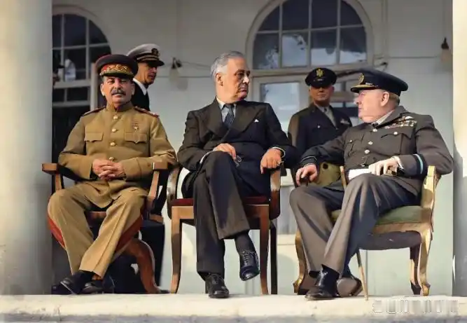 1941年苏联眼看几乎要亡国，斯大林却下令出兵中立国伊朗。四天打完，伊朗国王丢了江山、客死他乡？19