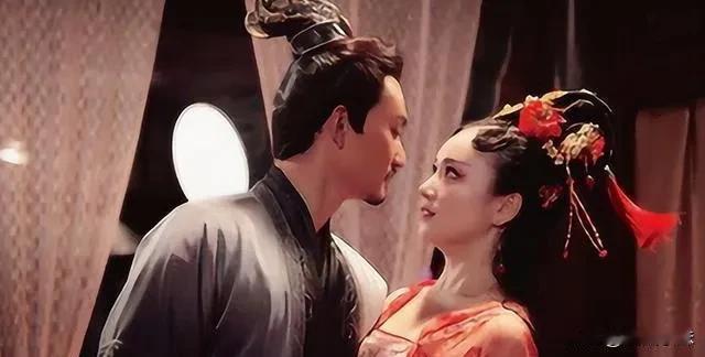 一天，赵飞燕躺在汉成帝怀里，娇羞地说：“陛下，我妹妹比我漂亮多了，不如把她接过来