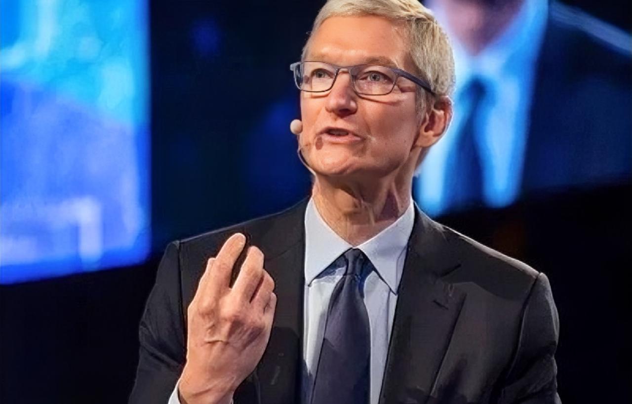 美国彻底慌了？！苹果CEO库克抛出惊人言论，振聋发聩！他说：“我们死守中国制造，