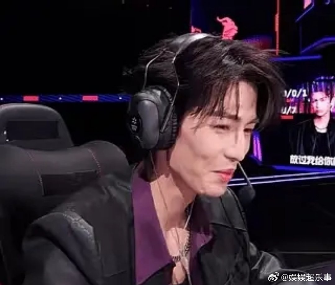 我一直很好奇张凌赫剧里的颜值为什么没有剧外的一半