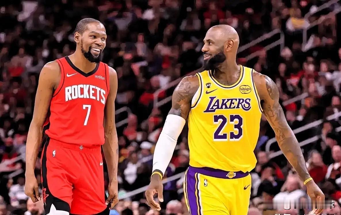 大战在即，4月15日，湖人队传来2个动态:一、据名记JakeFische