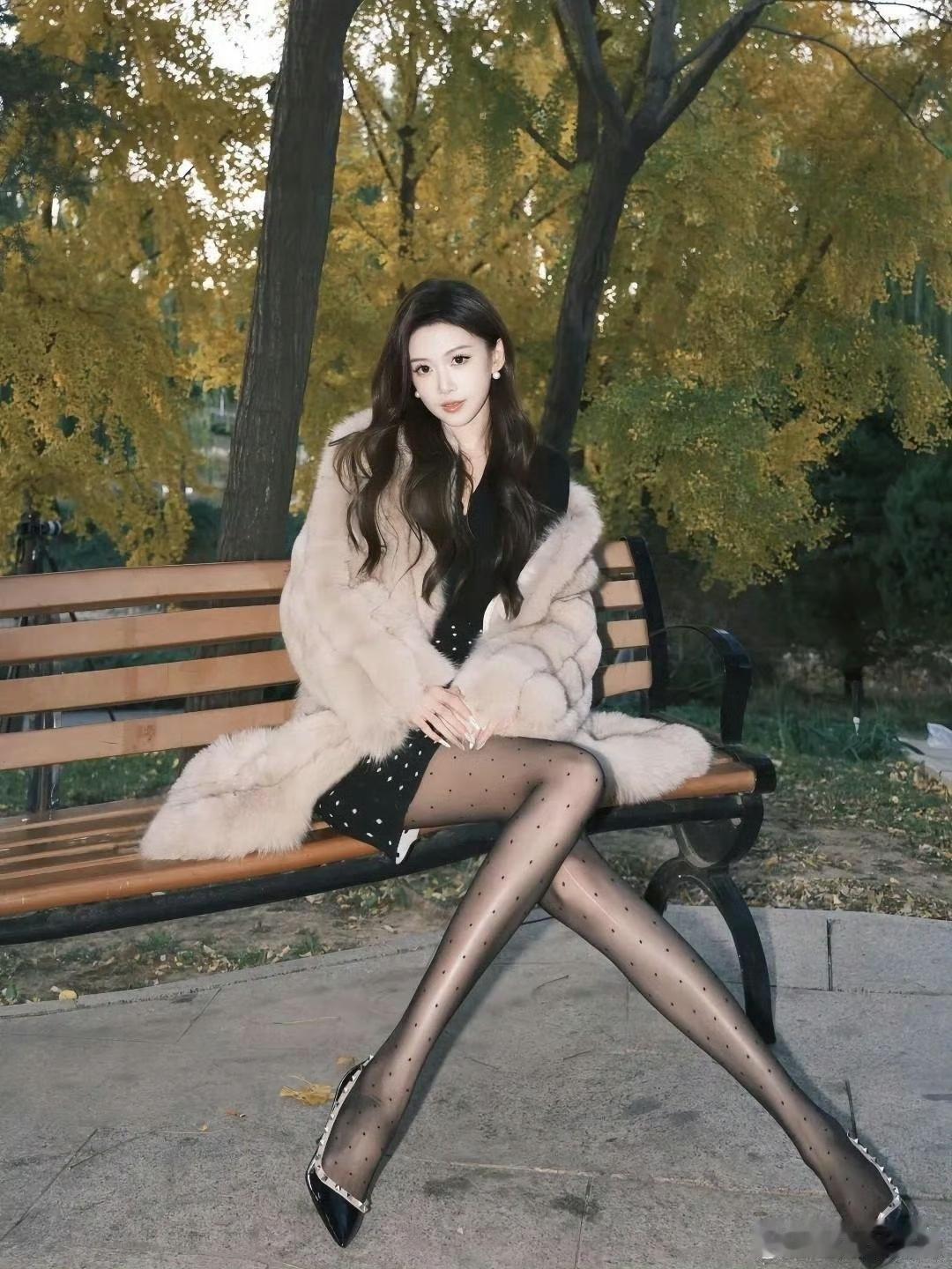 这个社会是咋了出轨的男女真的多但是中产家庭女人出轨对男人打击还是大[捂脸哭]