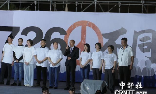 韩国瑜揭密为何连陪国民党“立委”扫街都要穿西装7月26日罢免投票登场前，国民党