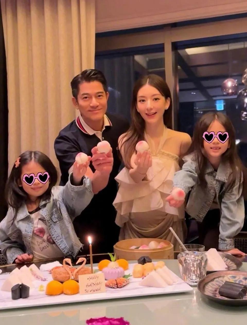 59岁郭富城官宣三胎女儿出生！今天下午3时，郭富城亲自驾车，与方媛的妈妈从寓