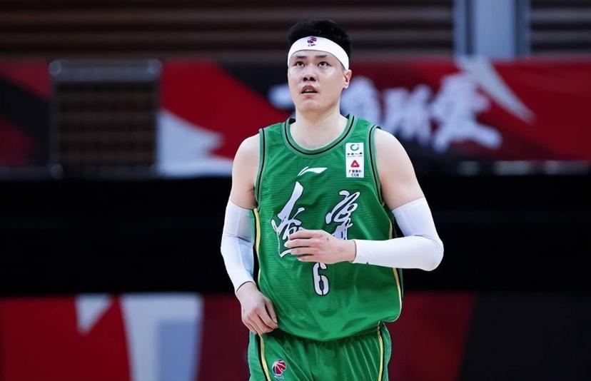 男篮输球后，贺天举一句话把遮羞布都掀开了！他直言：以后男篮也不用去欧美拉练了，干