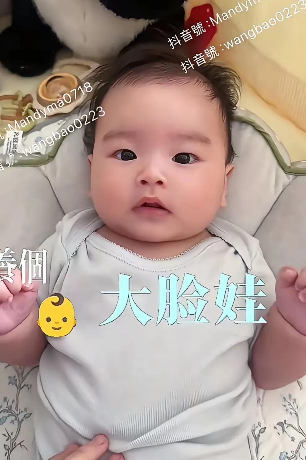 汪小菲的小儿子近照曝光，像极了马筱梅，尤其是嘴巴，虽然是奶粉喂养，但是肉乎乎的，