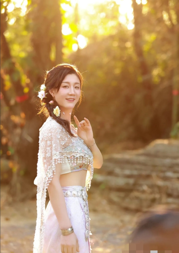 陈梦做梦也想不到，自己还能有如此可爱柔美的一面！这次录制综艺，节目组直接给嘉