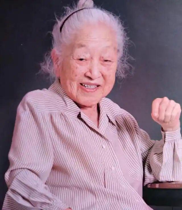 1978年，原子弹之父钱三强的妻子在菜市场摸了一下冬笋，售货员见她的衣服上布满了