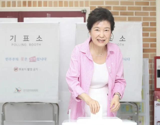 果然不出所料，韩国地方大选，保守派在惨败之中，不仅牢牢守住了大本营根据地大邱市，