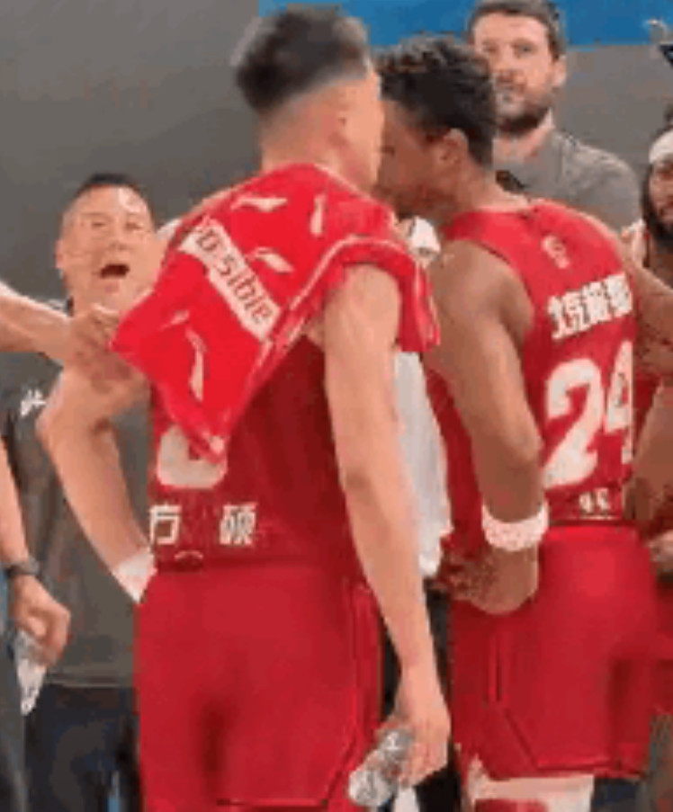 一次争吵，或断送方硕北京首钢生涯！虽然说总决赛连输3场许利民受到了多方质疑，