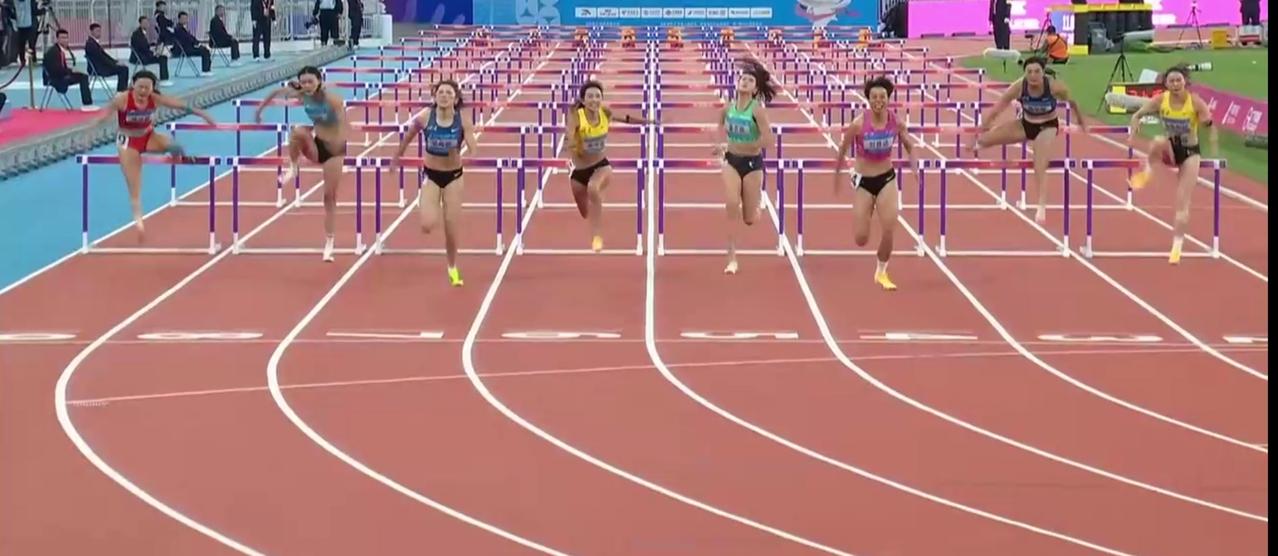 吴艳妮无缘金牌！11月19日晚上，第十五届全运会女子100米栏项目决出金牌。带伤