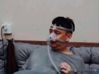 黄磊不说自己戴呼吸机睡觉，咱也想不到竟然还有这么多名人戴着呼吸机睡觉。睡觉的时