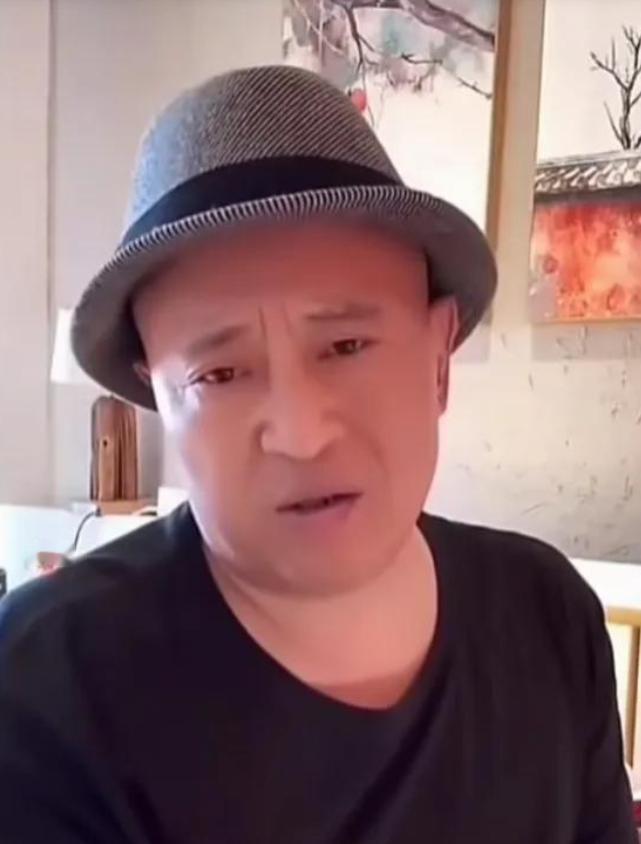 赵四在直播中谈及和赵本山拍戏的收入分配，他个人表示："这几年跟赵本山拍戏，在分红