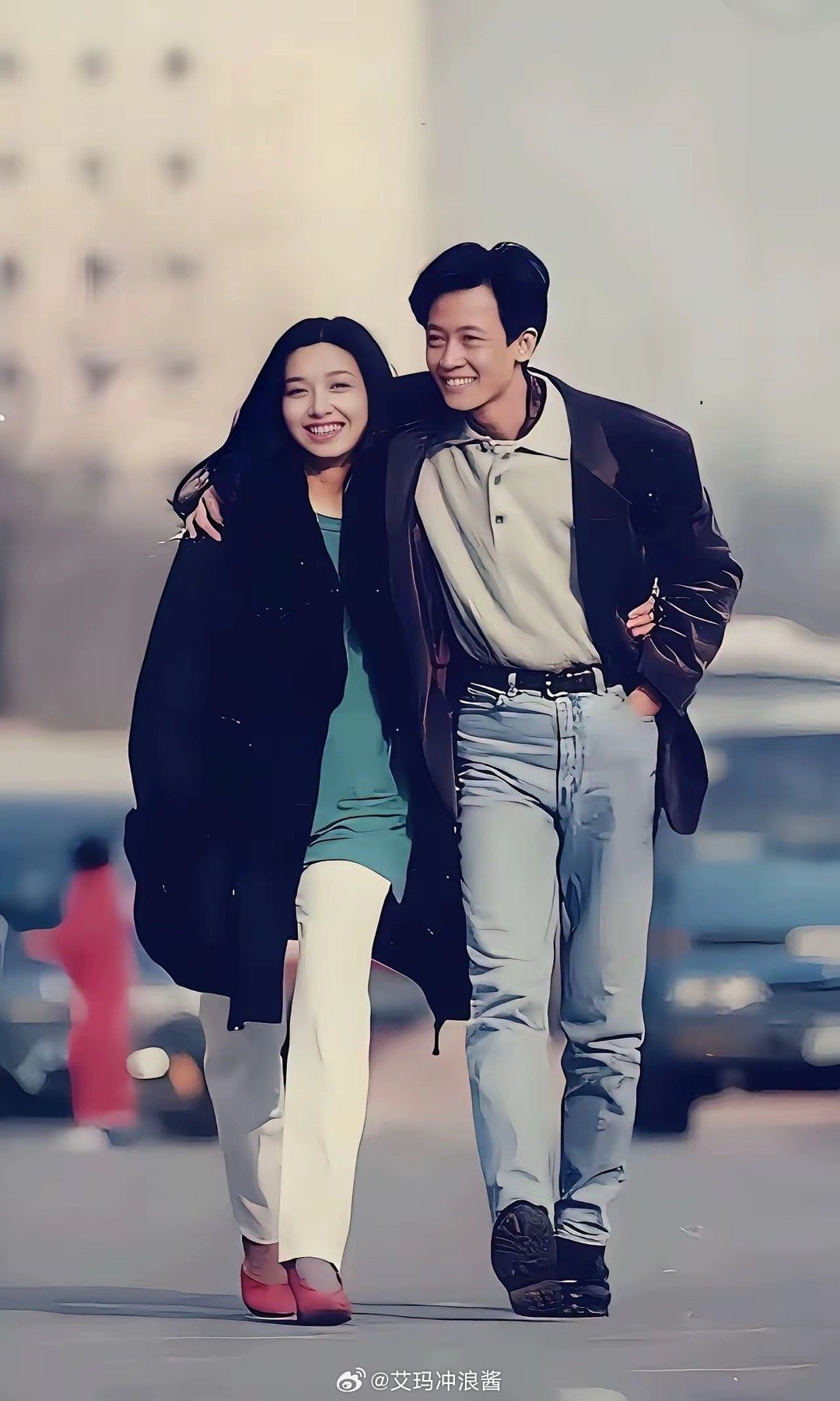 王志文年轻的时候痞帅还没流行，这照片扔到现在，含金量也很高！