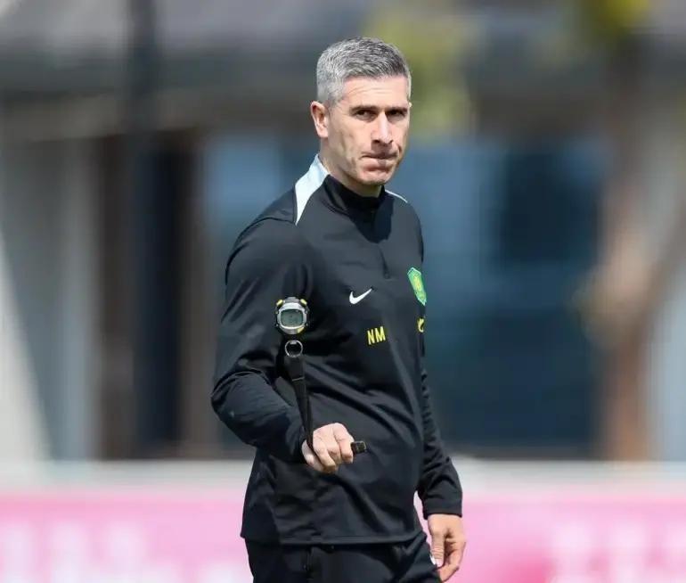 北京国安换帅疑云蒙哥马利只剩四场救命机会这几个赛季北京国安的帅位换得比战绩更