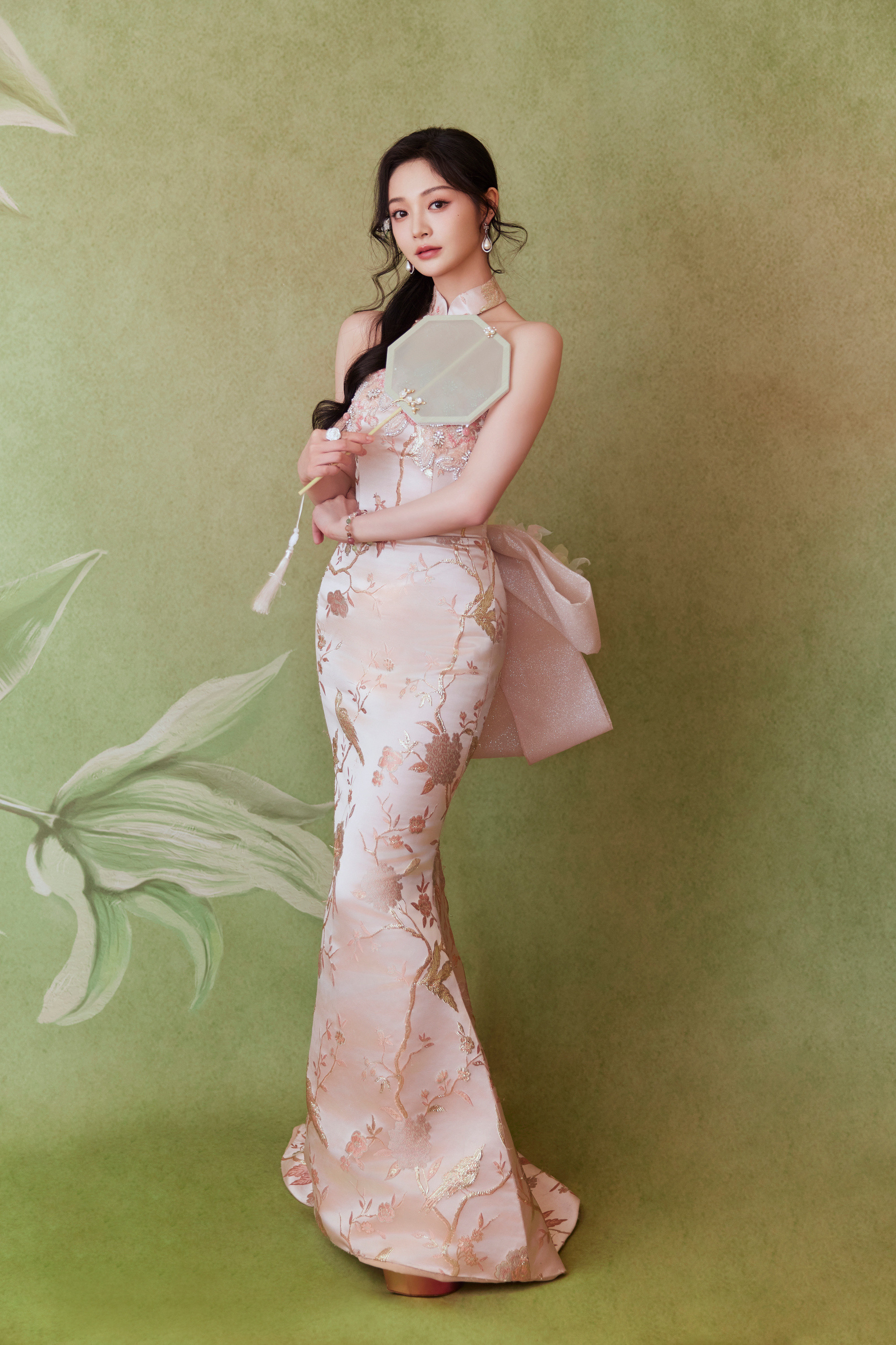 周洁琼新中式礼服，淡粉妆造，迷人的“琵琶少女”。周洁琼