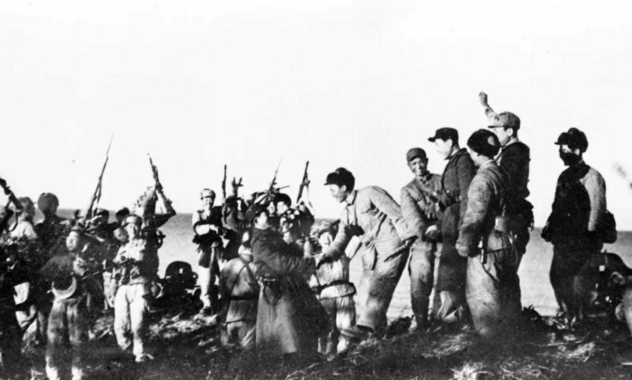 1950年冬，联合指挥部成立后，金首相提出：“既然来了朝鲜，26万志愿军应该由我