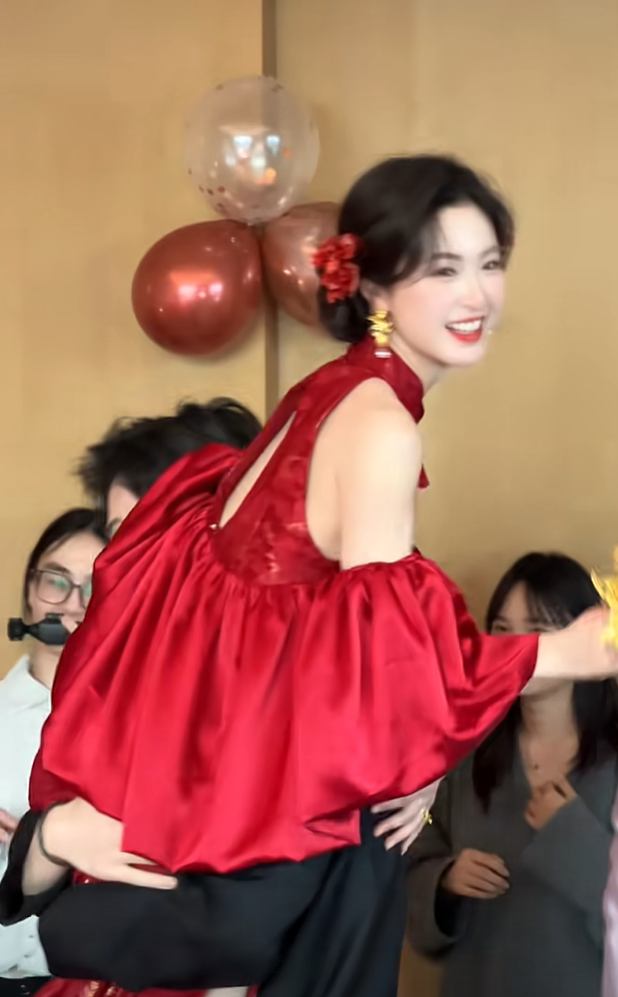 好朋友当伴娘把我风头抢了。。。。