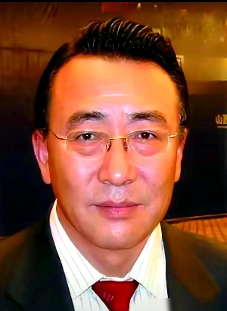 75岁舅舅一句话，巴图把儿子姓都改了​宋北杉退休前做到全国工商联副主席，却最