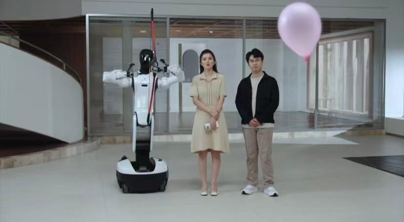 本来以为这么高级的机器人很难用，没想到这么给力，机器人开始大规模进厂打螺丝将会变