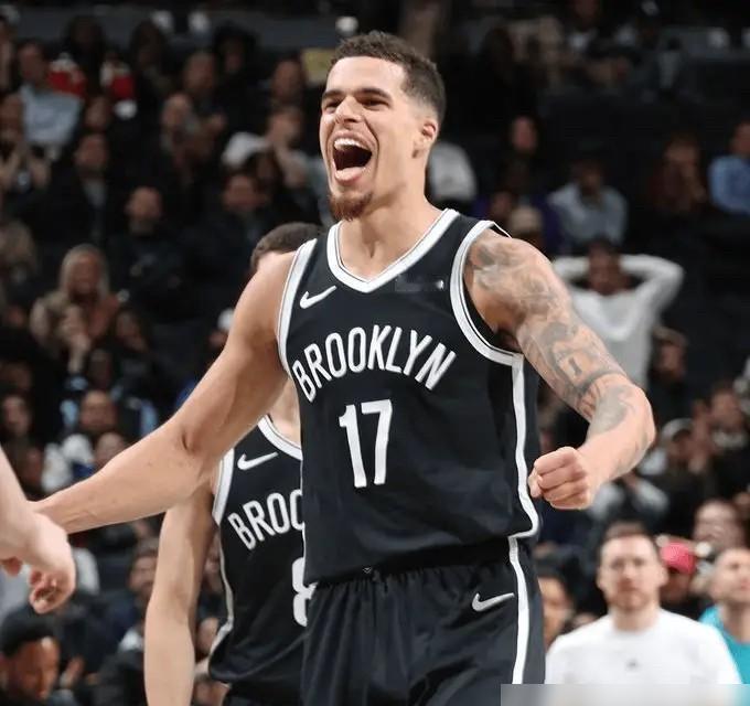 别被25.8分骗了，波特真正的致命武器是39.2%三分命中率下的干拔跳投。快船