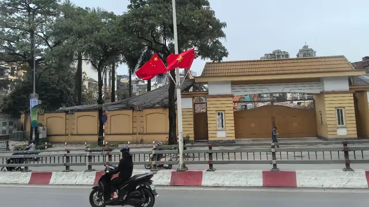 越南国会主席陈青敏10月11日落地北京，提了一个很直白的诉求：提升战略基础设施互