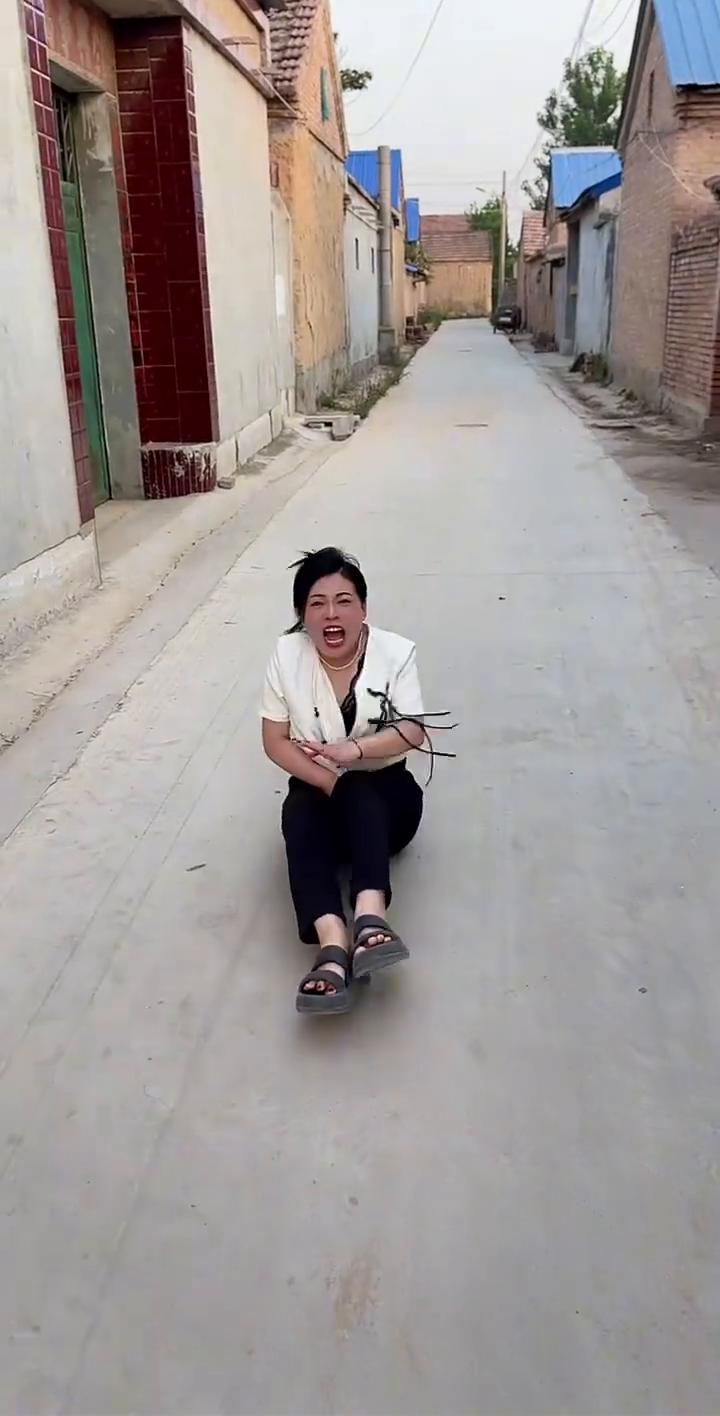 嫂子，爽吗嫂子？