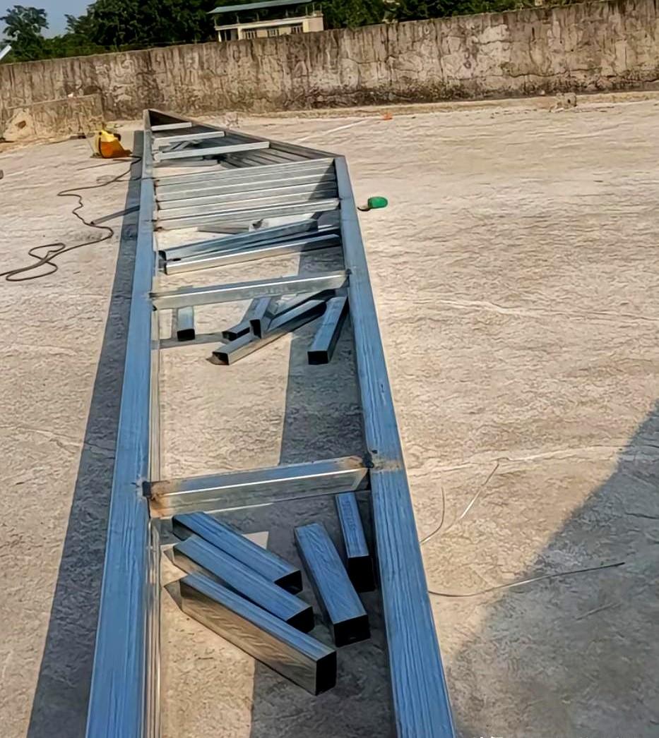 证书涨不了工资，还跳吗？小吴拿到一建那天，以为月薪能涨三千，结果招聘页面写着