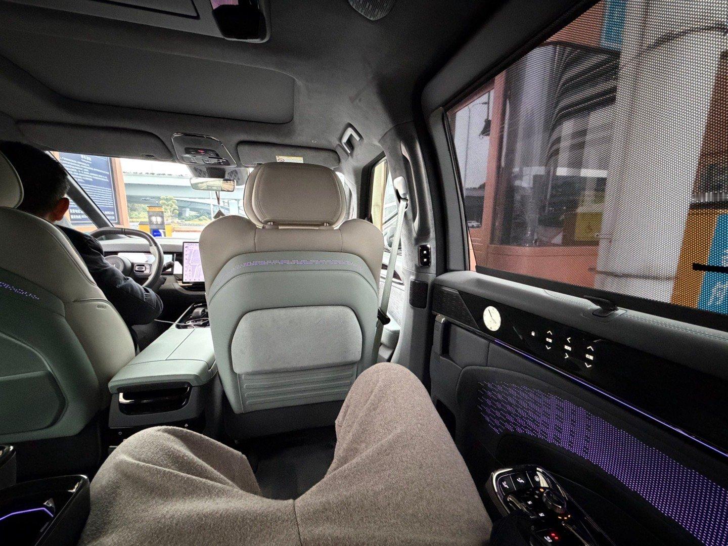 到杭州，视察一下某本地车企的工作杭州·杭州萧山国际机场