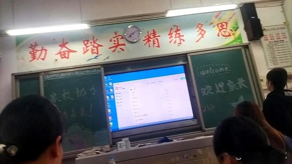 想当年高二有一阵怕自己考不上大学，努力了半学期，课程已经跟不上，基本靠自学，不懂