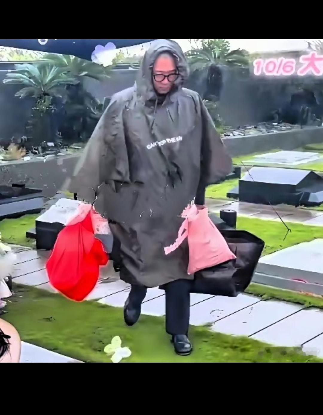 不得不说，他们一家手段真高，真的绝了，无敌了！上个坟还整这么多摄影机拍摄，装深