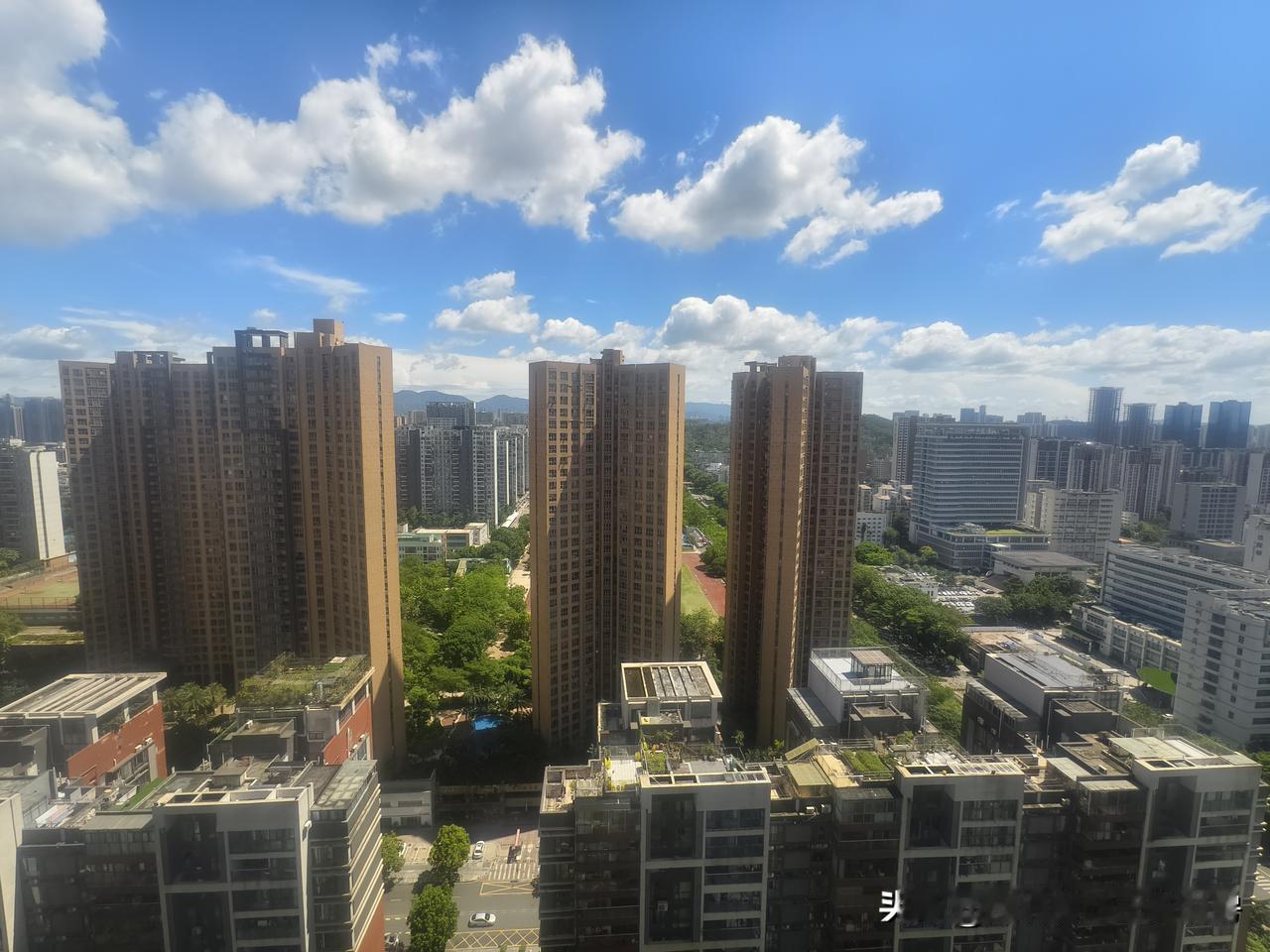 深圳房价降了30%到50左右之后，现在好房子真的是一抓一大把，我记得五六