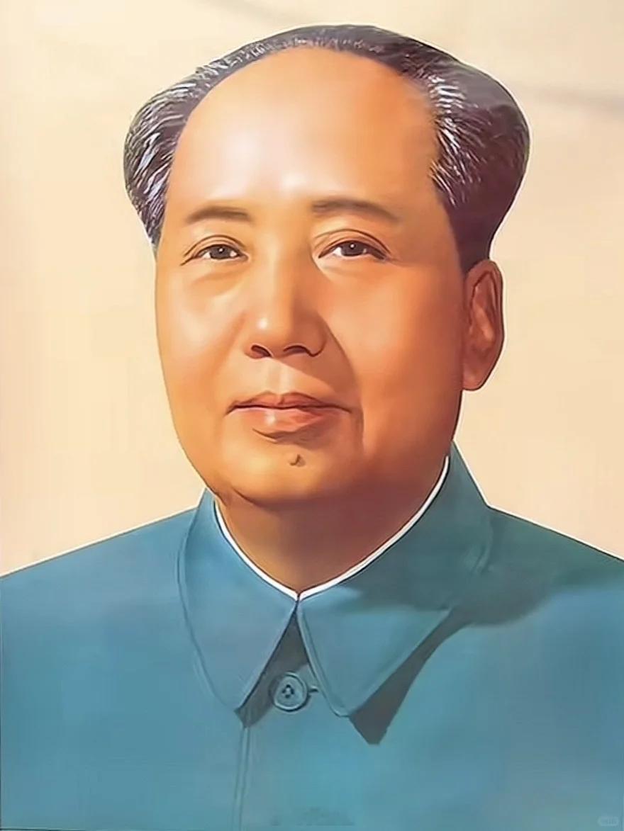 毛主席有一个特别的能力，一般人不具备。那就是高屋建瓴的高度的概括能力。毛主席曾经