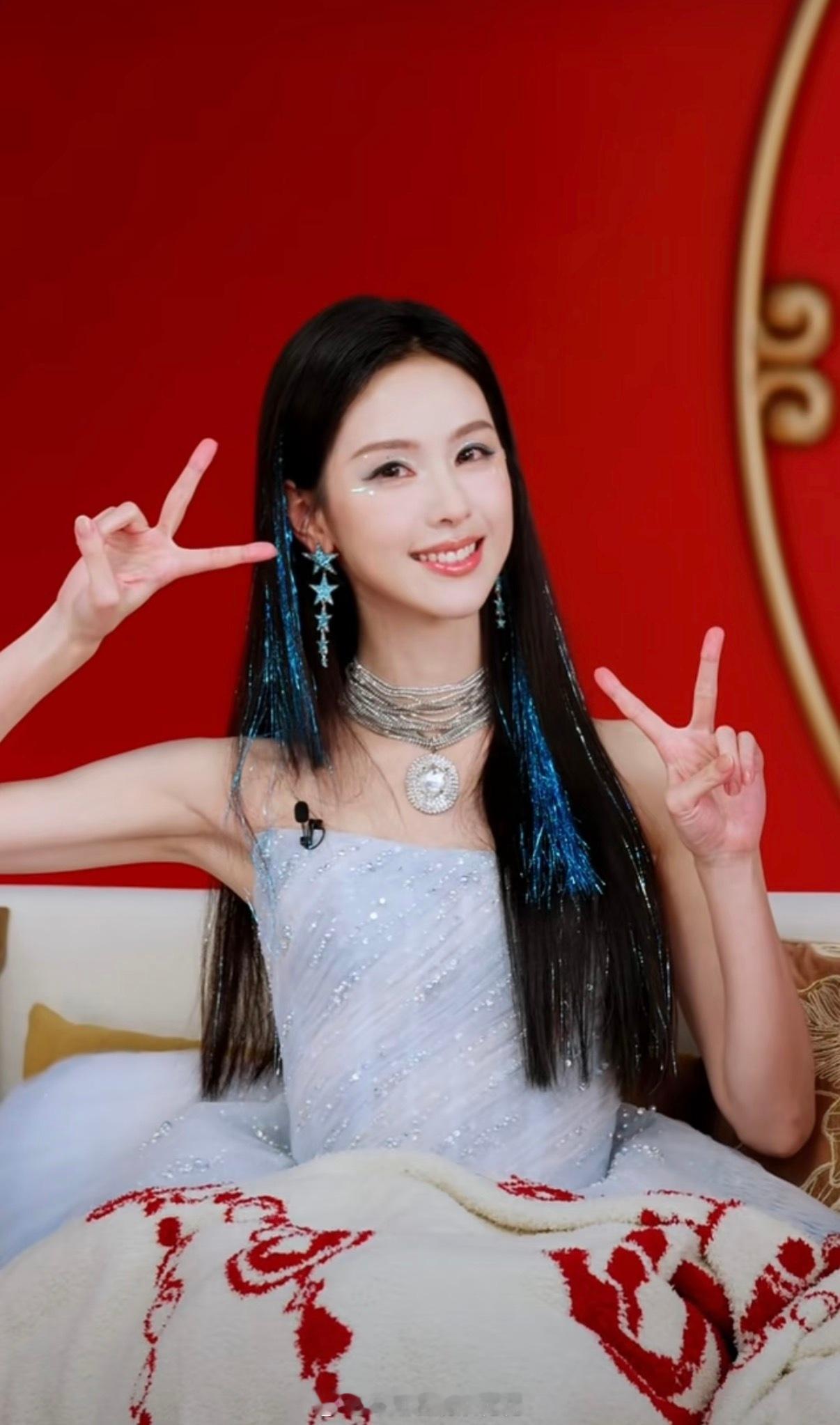 陈都灵表情包模仿陈都灵蓝色挑染纱裙造型头像大户上新