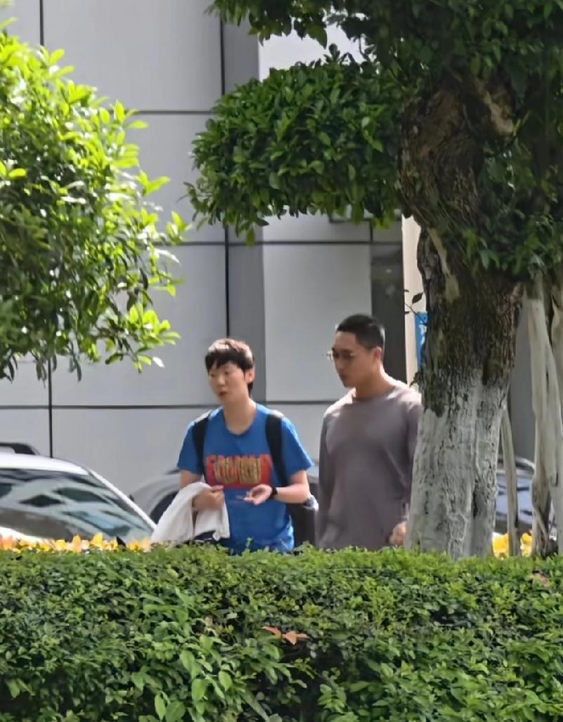 第一次看到化身小话唠的王曼昱！正在成都国乒训练基地进行伦敦团体世乒赛备战的王曼昱