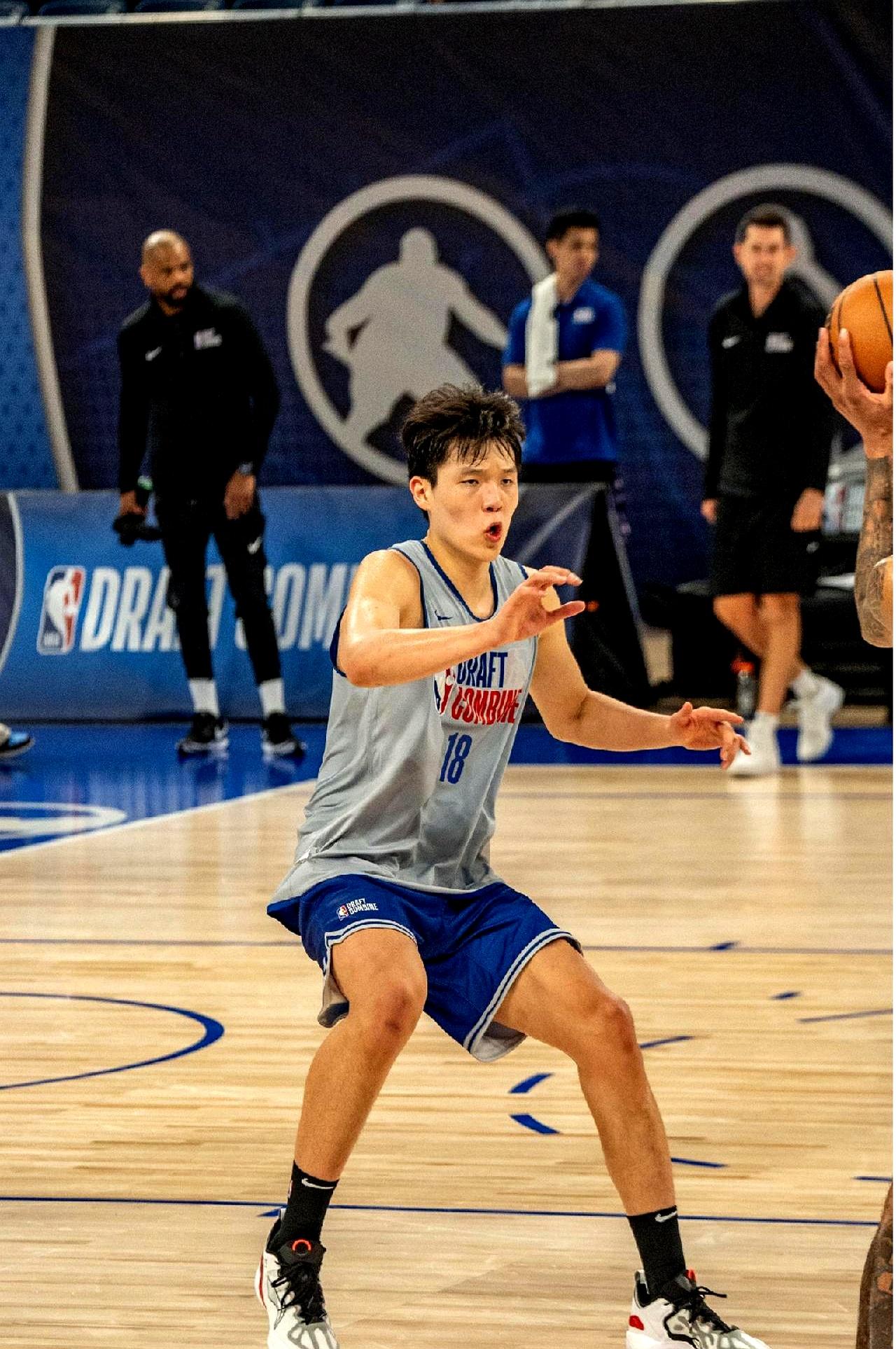 10分钟3分2板，撞头回场这一撞把问题全撞出来了。上场10分钟只