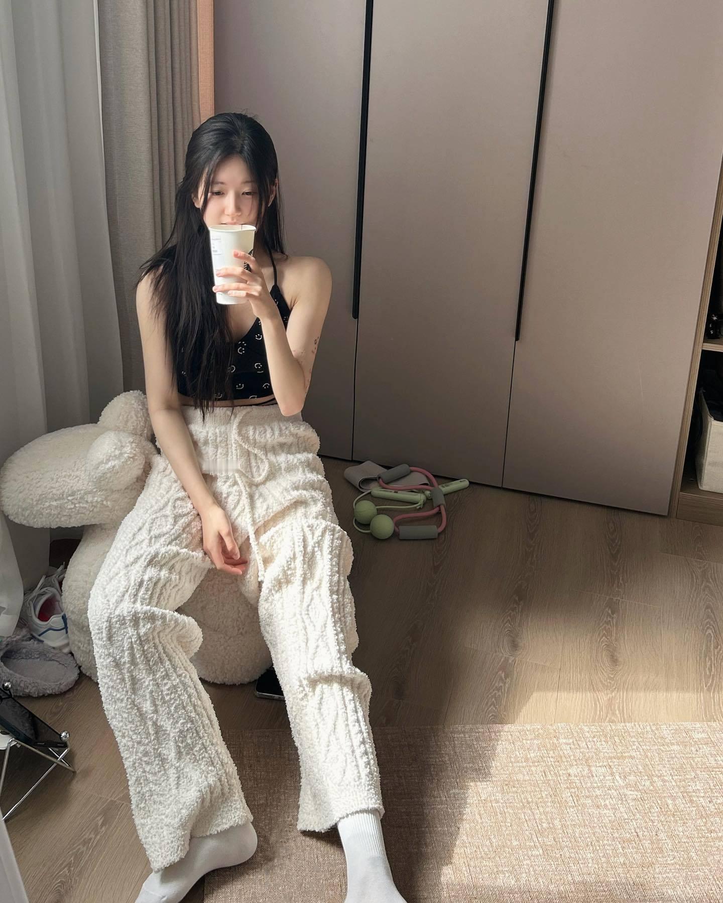赵露思好美的背💜赵露思