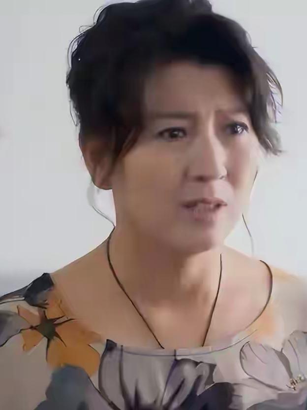 “酸黄瓜”时间转眼3个月过去了，54岁闫学晶回东北老家，这次她确实是听劝了！