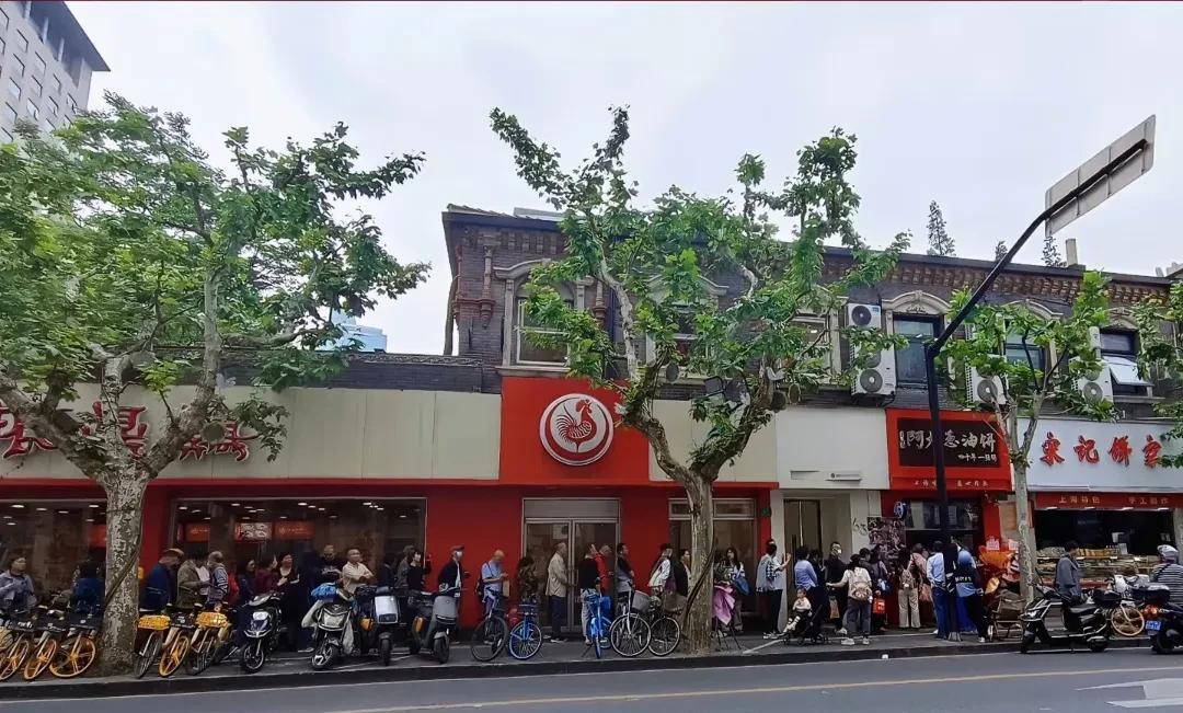 终于知道上海阿大葱油饼开业后，为什么店里好几个人，每人负责一道工序，原来真的是要