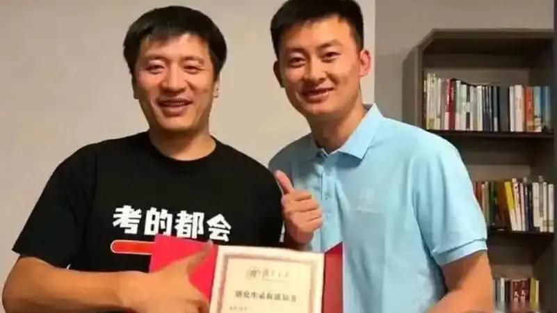 张雪峰铁三角曝光武亮万霞若凡如何两小时稳住全盘运营消息炸了，网端一片嘈，离